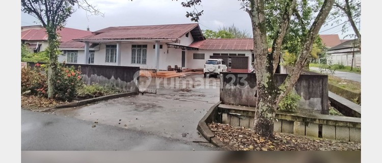 For Sale: House on Madura Street 1