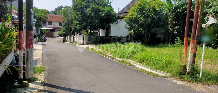 Land for sale in the elite area around Don Bosco School Semarang, 2 plots available. 1
