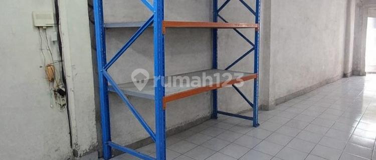 Rental Shop House on Jalan Dulatif, 3 Floors 1