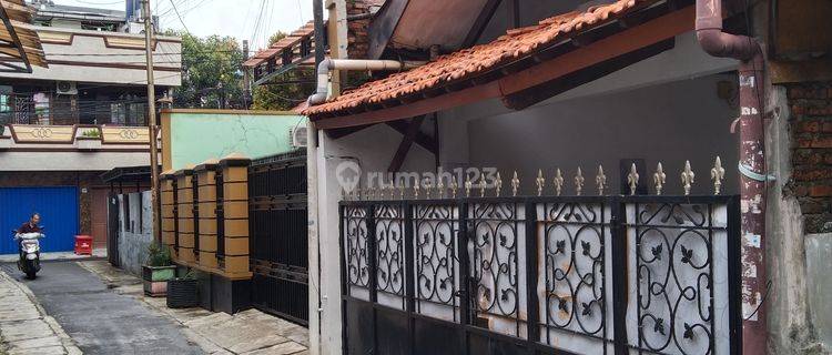 Disewakan Murah Rumah Standar Layak Huni 11 4 Lt Row 1mbl Area Johar Baru 1