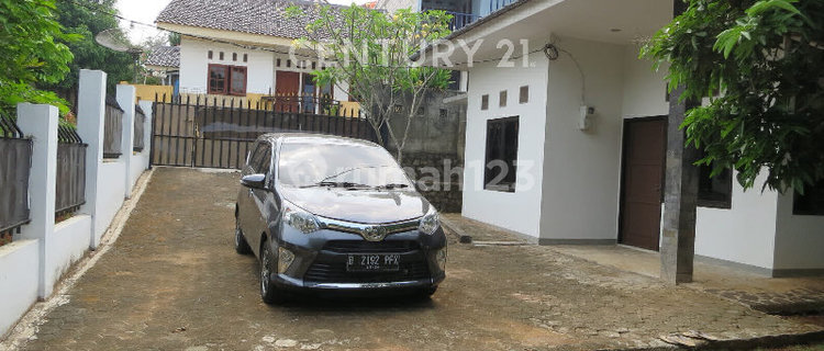 Hook House in Pancoran Mas Housing Depok S9487 1