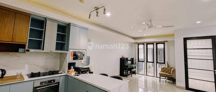 Townhouse Fatmawati, Pondok Labu, Cilandak. Fully Furnished. 1