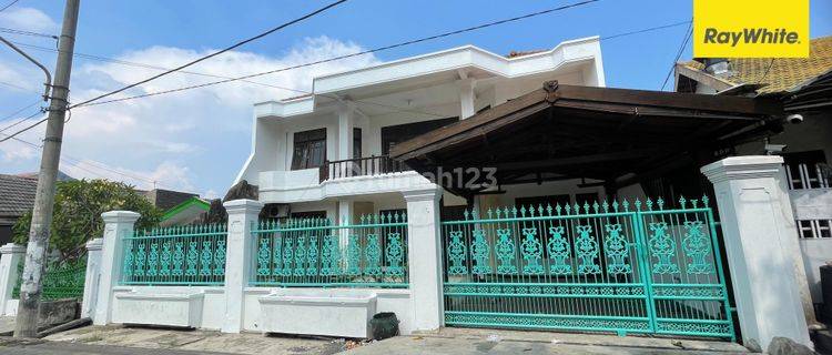 Disewakan Rumah 3 Lantai di Kencanasari Timur Surabaya 1