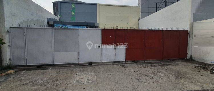 Disewakan Ruko 2 Lantai di Jalan Raya Mastrip Kemlaten Surabaya 1