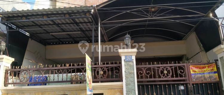 Quick Sale Well-Maintained Boarding House with Active Tenants in Petemon, West Surabaya 1