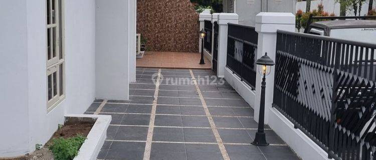 Di Jual Villa Komplek. Polonia Indah Siap Huni 1