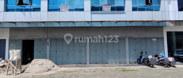 For Sale: Connected Shop Houses Medan Polonia Cheap 3 Floors 1