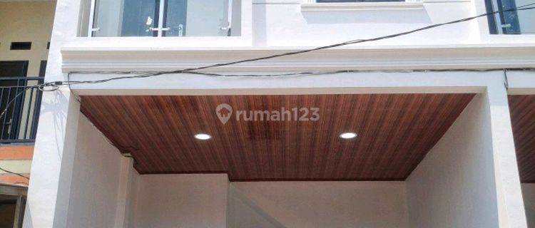 Rumah Cantik Siap Huni 2.5 Lantai 1
