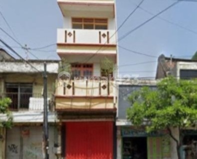 Shop House on Samanhudi Street Gresik 1
