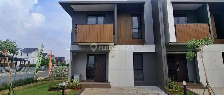 Disewakan Rumah Brand New 2 Lantai Siap Huni di Cluster Regia Summarecon Crown Gading, Bekasi 1