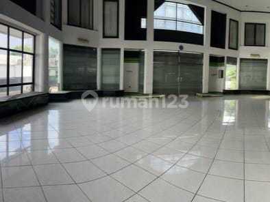 BUSINESS SPACE LOCATED ON THE MAIN ROAD, DOWNTOWN SEMARANG, WITH AMPLE PARKING AREA. 1