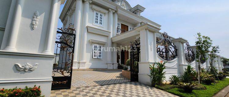 Rumah bak istana model American Classic di BSB City Semarang 1