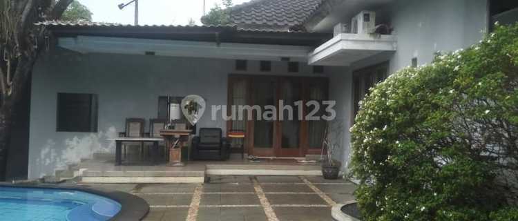 Rumah Semarang Atas Dengan Kolam Renang Dan Carport 5 Mobil 1