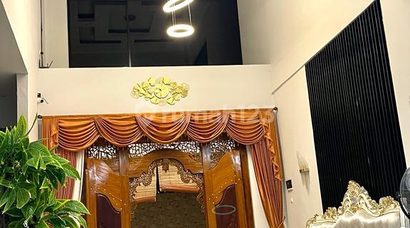 RUMAH MEWAH BANGUNAN MASIH BARU, 3 LANTAI DI SILIWANGI SEMARANG BARAT 1