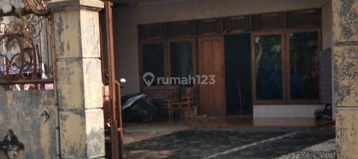 RUMAH DI SEMARANG TIMUR DENGAN BANGUNAN HADAP SELATAN 1