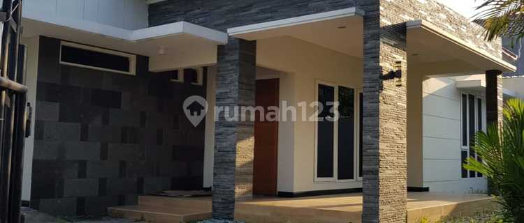 MIDDLE HOUSE IN SEMARANG CITY 1