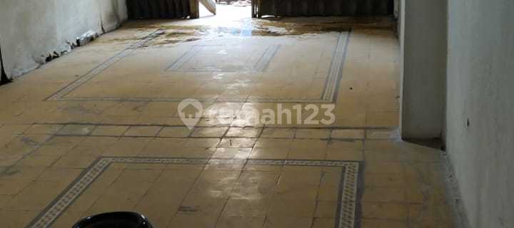 3-STORY SHOPHOUSE IN CHINATOWN, CENTRAL SEMARANG, BUSTLING AREA 1