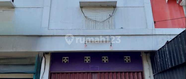 Cheap 2-Story Shop House for Sale Near Woltermonginsidi Road, Semarang 1