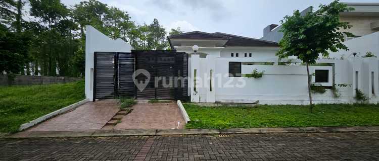 DIJUAL RUMAH DENGAN HALAMAN LUAS DI BSB SEMARANG 1