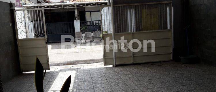 Rumah Istimewa di Jl. Petemon dekat Raya Arjuno 1