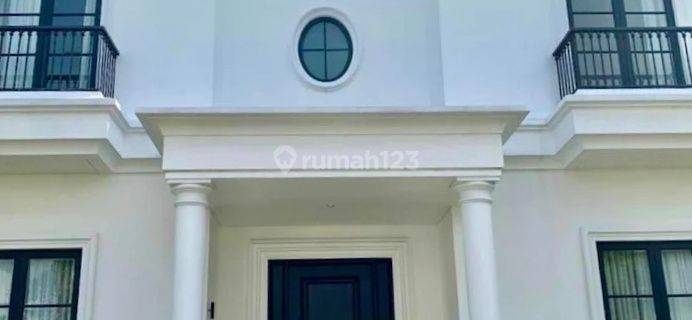 Rumah mewah model American Classic, 2 lantai furnish, nyaman dan berada dalam komplek mewah, di Cilandak Jakarta Selatan 1