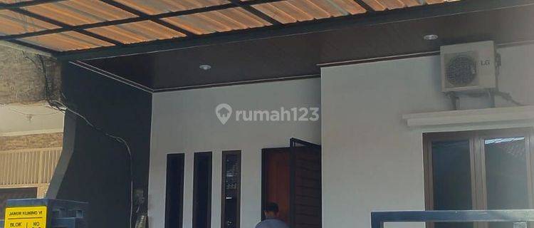 Janur Kuning! Baru Renov Rumah 2 Lantai Shm Bagus Hadap Utara Tidak Panas 1