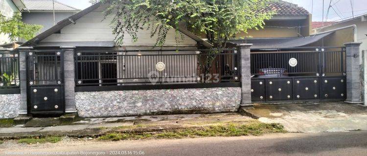 Jual Tanah Bonus Rumah di Bojonegoro Kota, Dekat Kampus Ikip, Layak Bangun Kost 1