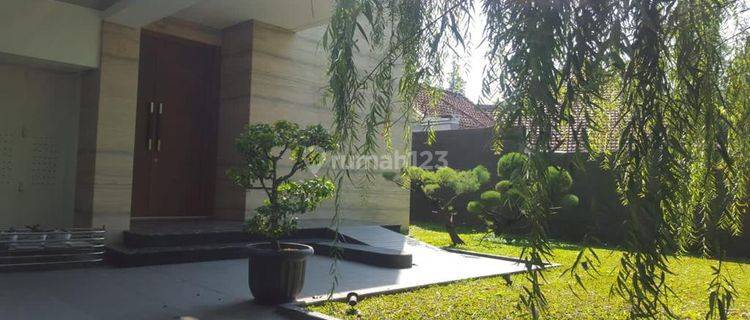 Rumah Cantik Modern  3 Lantai Dr Cipto Kawasan Elit 1