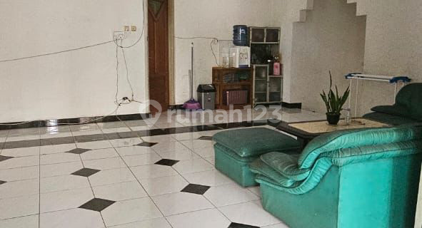 Rumah Lingkungan Asri Dan Nyaman Siap Huni Bergaya Klasik 1