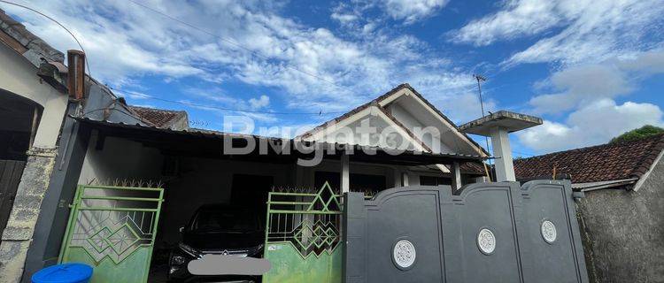 Rumah One Gate System di Sading 1