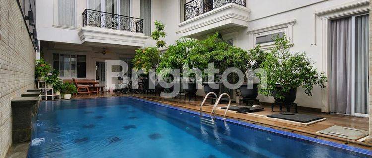 Rumah Mewah Dengan Swimming Pool di Jalan Raya Parigi 1