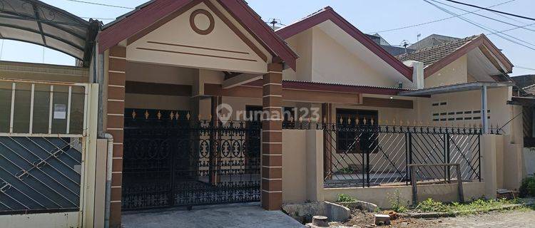 Rumah Minimalis bisa untuk kos2an dekat daerah komersial Solobaru 1