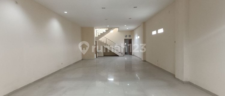 Good Strategic Roadside Shop House in Colomadu 1