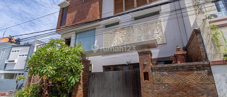 RUMAH MEWAH 3 LANTAI DI RENON, DENPASAR SELATAN 1