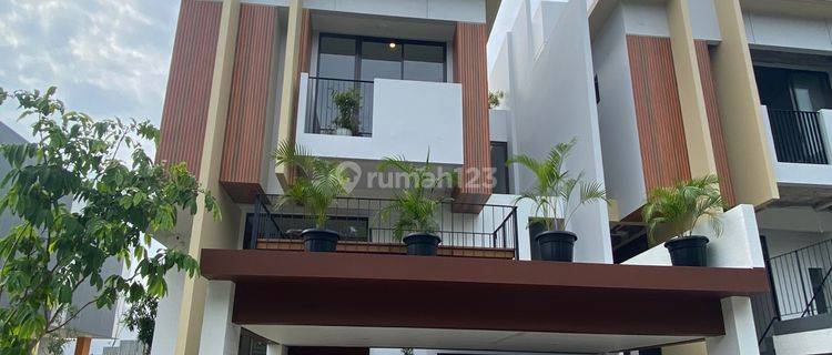 Rumah Mewah 2 Lantai Ada Attic Room Bsd  1