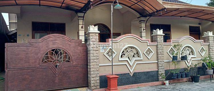 Rumah 2 Lantai Bagus SHM di Gedangan, Surakarta 1