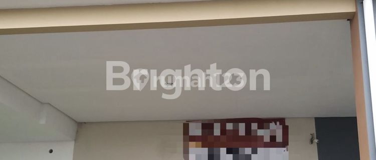 READY-TO-USE SHOPHOUSE!! PRIME AND STRATEGIC LOCATION!!! JUST 2 MINUTES TO SOLO AIRPORT!! 5-CAR WIDE STREET ROW!! SPACIOUS PARKING AREA!! 1