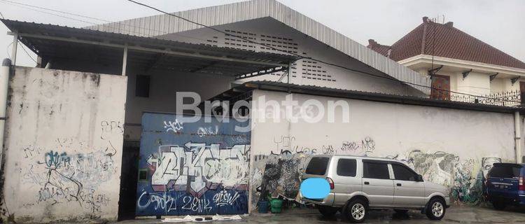 GUDANG SIAP PAKAI!! LOKASI DEKAT PINTU TOL, BISA 3 MOBIL PAPASAN AKSES TRONTON DAN DOUBLE!! JALANAN COR BETON! ATAP BAJA RINGAN!! SUPER JUARA DAN TERAWAT 1