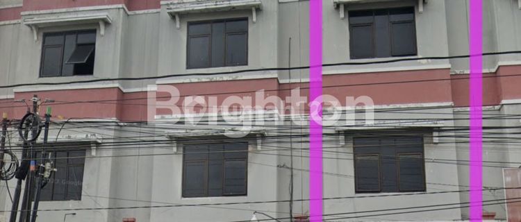 SHOPHOUSE NO. 4 READY TO USE!!! PREMIUM LOCATION NEAR MALL IN SOLOBARU, NO FLOODING, PARKING SPACE AVAILABLE!! 5M WIDTH, 3 FLOORS NEAR THE MARKET!! 1