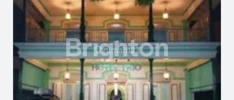 HOTEL LEGENDARIS DAN BERSEJARAH!! KONDISI BANGUNAN CUKUP KOKOH DAN ISTIMEWA!! SIAP DI TAKEOVER! TIDAK BANJIR! LEBAR DEPAN 24 M 1
