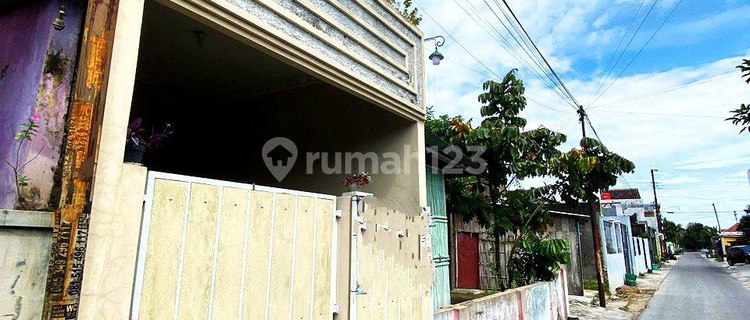 Rumah Second Bagus Dekat Kantor Dprd Solo 1