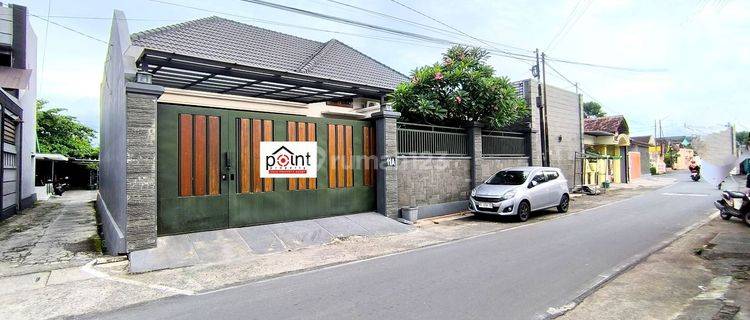 Rumah Mewah Plus Kolam Renang Di Sumber, Dekat Manahan Solo 1