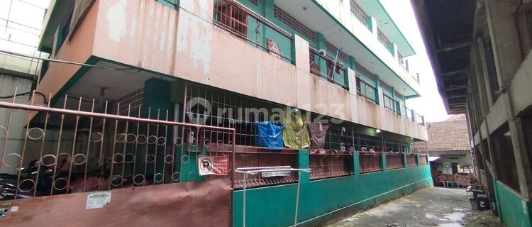 Active 3-Story Boarding House Near Uns Campus 1