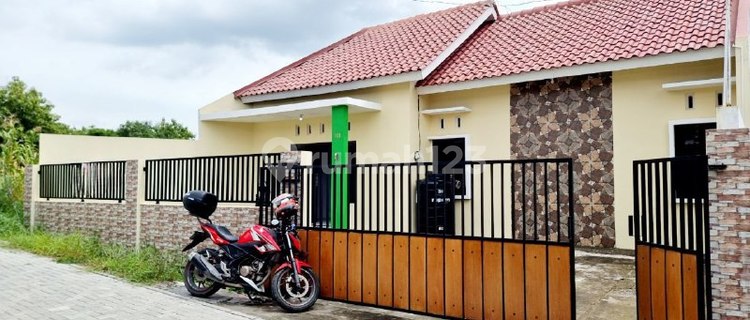  Rumah Cantik Gress Siap Huni Dekat Ring Road Mojosongo  1