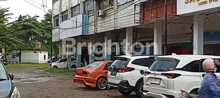 RUKO GANDENG  4 PINTU 3 LANTAI DI SEBERANG ULU 1