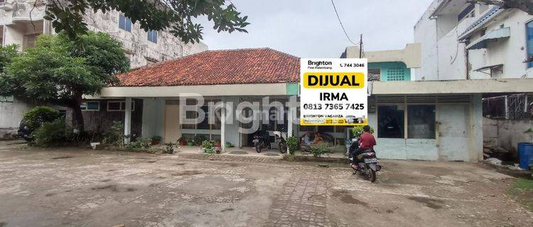 RUMAH TEPI JALAN RAYA RAMAI 1