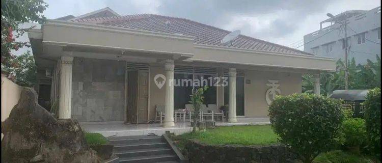 Rumah Satu Lantai Siap Huni Di Tepi Jalan Raya Strategis Tengah Kota 1