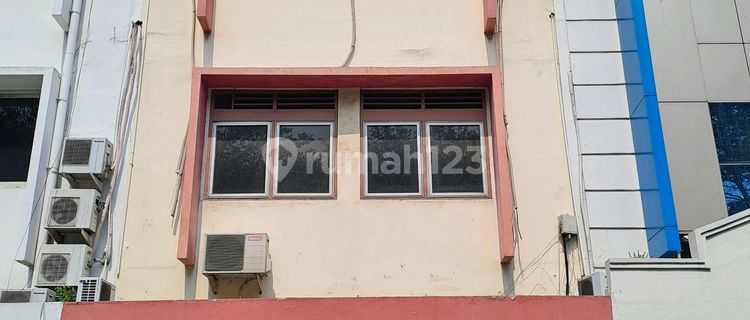 For Rent Fast 3.5 Story Shop House in Pangeran Jayakarta, Central Jakarta 1