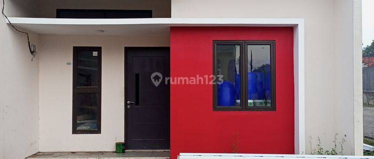 DISEWAKAN RUMAH BARU DENGAN GAYA BANGUNAN MODERN MINIMALIS LOKASI STRATEGIS  1