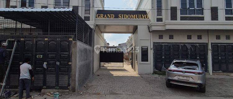 Jual Townhouse 2,5 Lantai Siap Kosong Komplek Grand Sidomulyo  1